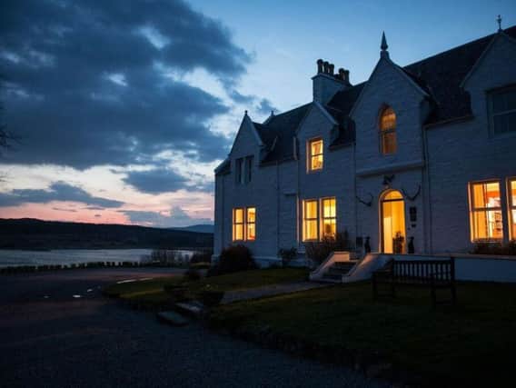 The former hunting lodge of the Clan Macdonald dates back to the 16th century.
