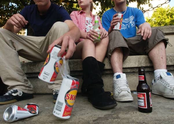 NEWS, Underage drinking campaign, 09/09/04: Underage teenage drinkers in Edinburgh. (PICTURE POSED BY MODELS, ALL OVER 16 YEARS OF AGE). alcohol beer drink