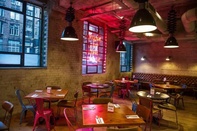 09/01/17 . GLASGOW. Pizza Punks, Artisan & Wood Fired Pizza. 90 St Vincent St, Glasgow G2 5UB. Restaurant review.