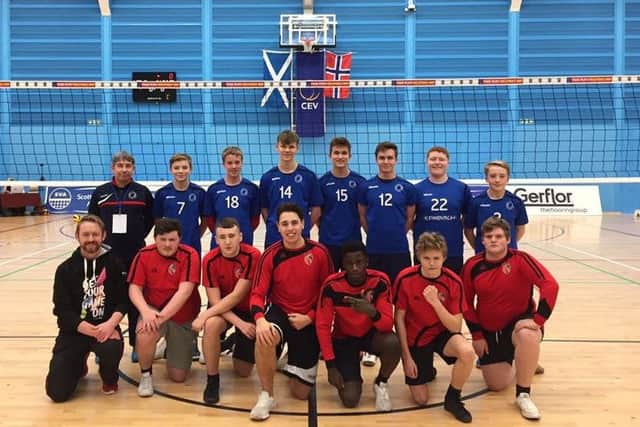 Queensferry High School (blue), Liberton High School (red).