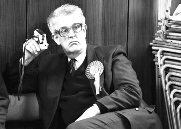 Tam Dalyell waits for the results to come in for West Lothian in the 1992 general election