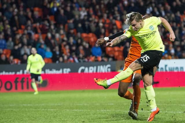 Hibernian's Jason Cummings fires home the only goal at Tannadice. Picture: SNS