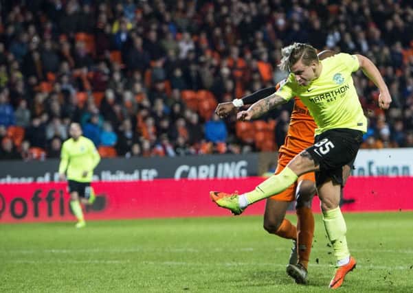 Hibernian's Jason Cummings fires home the only goal at Tannadice. Picture: SNS