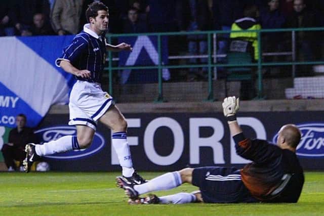 Stevie Crawford fires home the equaliser at Easter Road. Picture: Getty Images