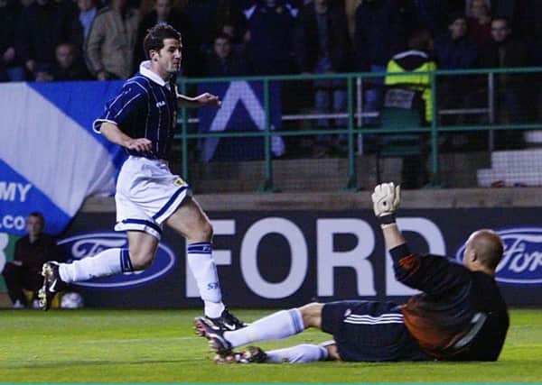 Stevie Crawford fires home the equaliser at Easter Road. Picture: Getty Images