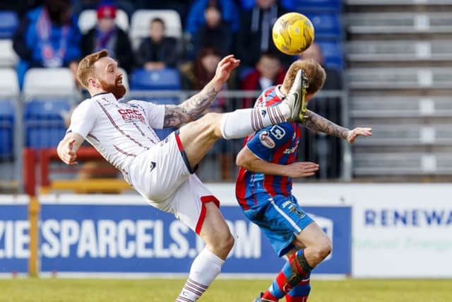 Craig Curran battles for the ball with Carl Tremarco. Picture: SNS/Roddy Scott