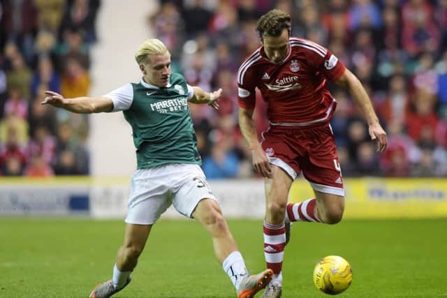Hibernian's Jason Cummings (left) challenges Andrew Considine during the last meeting between the sides in 2015. Picture: SNS