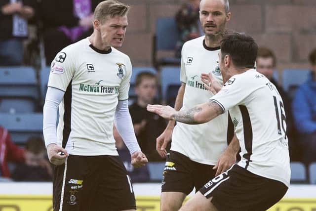 17/05/17 LADBROKES PREMIERSHIP
DUNDEE v INVERNESS CT
DENS PARK - DUNDEE
Inverness CT's Billy McKay (L) celebrates his goal with teammate David Raven (centre) and Greg Tansey.