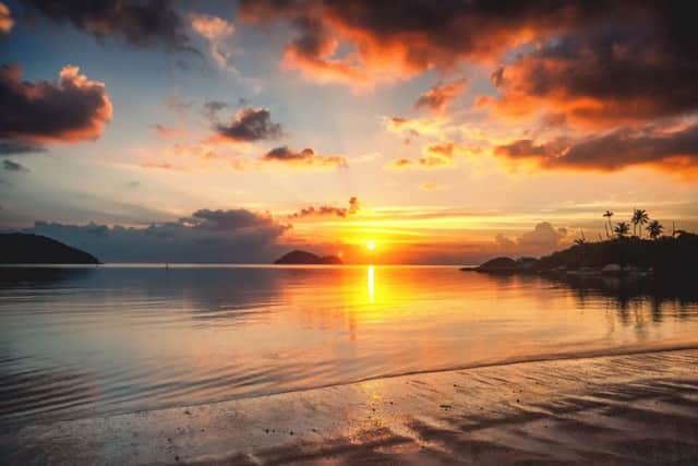 Beautiful sunset on the tropical beach
Ko Samui
Full Moon Party. Started as a
small beach celebration on nearby
Ko Pha Ngan