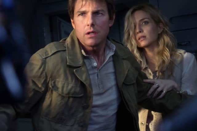 Tom Cruise and Annabelle Wallis in The Mummy.