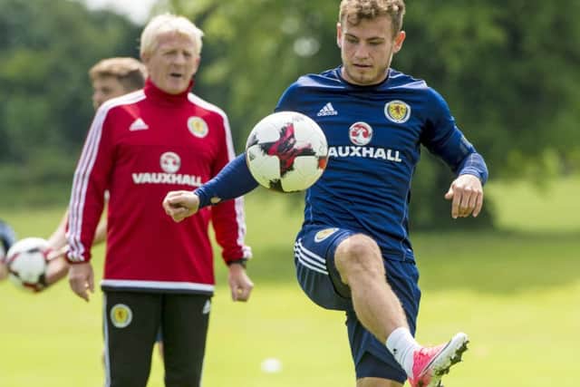 Gordon Strachan keeps an eye on Scotland's Ryan Fraser in training. Picture: Craig Williamson/SNS