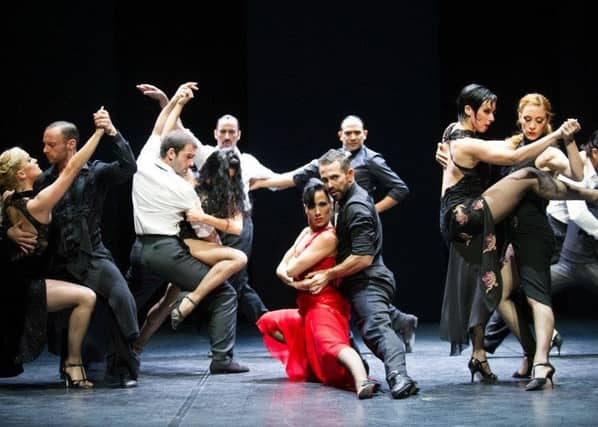 The tango of m¡longa is carried out in threes, fours and more