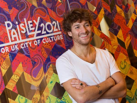 Paolo Nutini will be playing at Paisley Abbey to support the town's bid to become UK City of Culture.