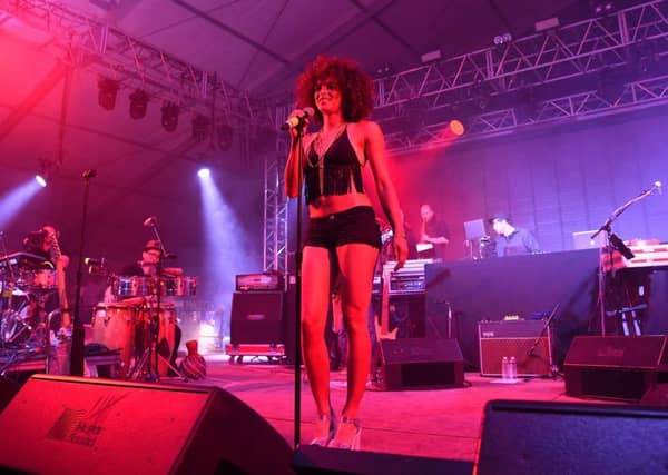 Kandace Springs looked a bit like a 1990s Scary Spice, but gave 1930s songs a fresh feel
