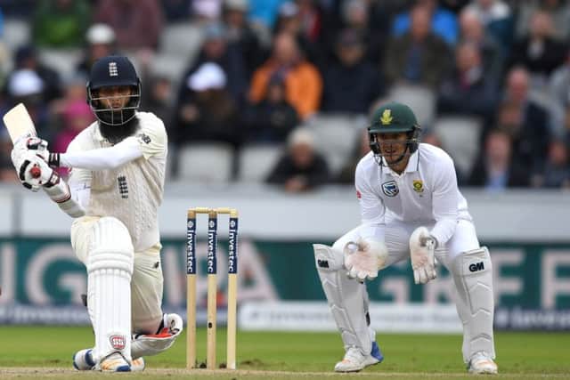 Moeen Ali hits out on his way to an unbeaten 67, watched by South Africa wicketkeeper Quinton de Kock. Picture: Getty.