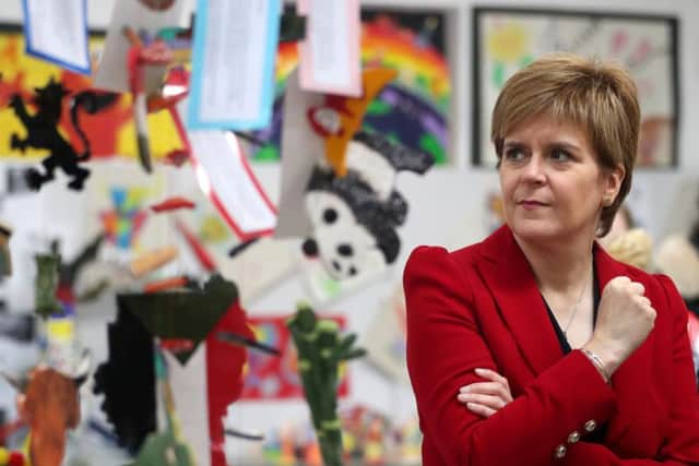 Nicola Sturgeon wants Edinburgh Festival venues to be in the "vanguard" of paying the Living Wage to staff.