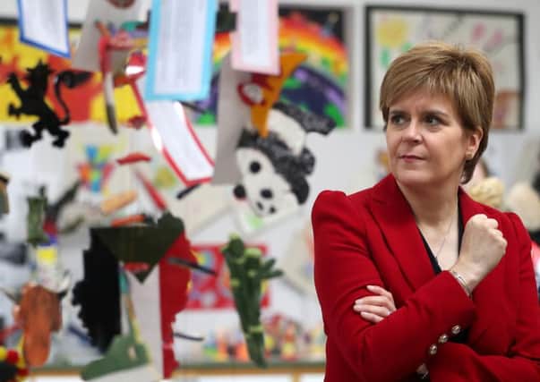 Nicola Sturgeon wants Edinburgh Festival venues to be in the "vanguard" of paying the Living Wage to staff.