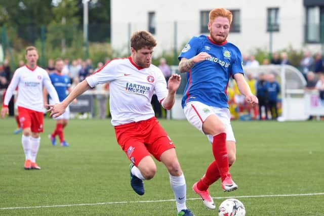 Spartans Willie Bremner, left, vies for possession with Louis Rooney of Linfield at Ainslie Park. Picture: SNS.