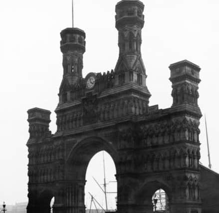 Many Dundonians regretted the loss of the landmark.  (Photo by London Stereoscopic Company/Hulton Archive/Getty Images).