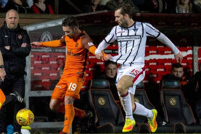 Dundee Utd's James Keatings (L) in action against Michael Paton. Picture: SNS/Sammy Turner
