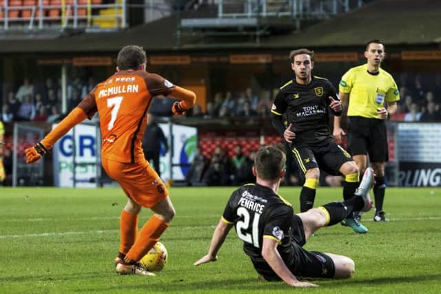 Paul McMullan scores to make it 1-0 Dundee Utd. Picture: SNS/Bruce White