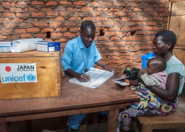 A health worker speaks to a mother in Kasungu, Malawi (Picture: AFP/Getty)