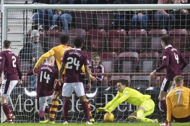 27/01/18 LADBROKES PREMIERSHIP
HEARTS v MOTHERWELL (1-1)
TYNECASTLE PARK - EDINBURGH
Hearts' Jon McLaughlin attempts to keep out Motherwell's Curtis Main (not pictured) goal.