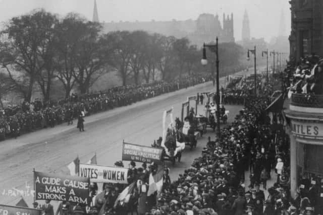 On 9 October 1909 a


WSPU demonstration attracted thousands of suffragettes to Princes Street. Picture: Wikimedia Commons