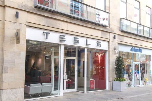 www.iangeorgesonphotography.co.uk
Tesla showroom on Multrees Walk
