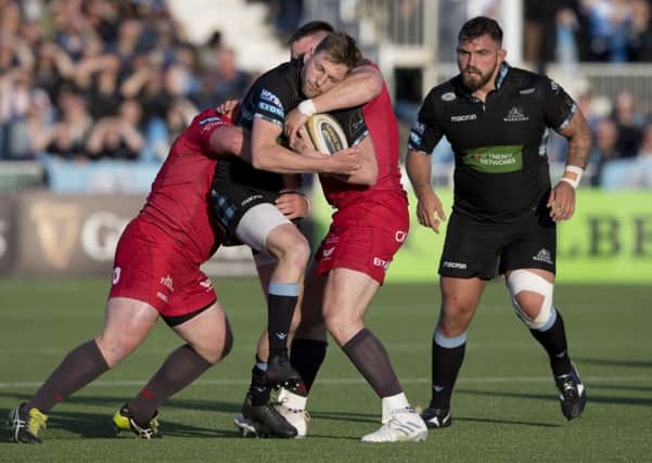 Finn Russell finds his path blocked by the Scarlets defence. Picture: SNS/SRU.
