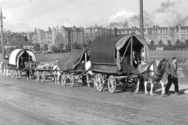 Travellers on the move in Edinburgh in 1959. PIC: TSPL.