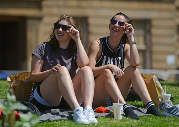 Amy Harris, 22, and Lorren Christie, 22, enjoying the sunshine in Glasgow. Picture: SWNS
