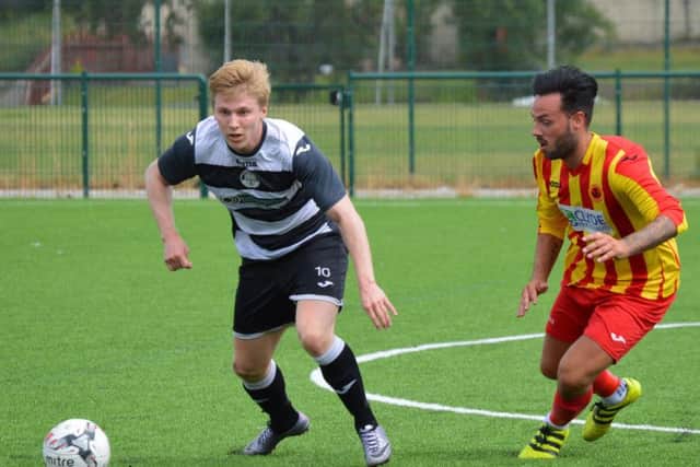 Rossvale skipper Jamie Hunter closes down Shire's Paul McCafferty (pic by Helen Templeton/@dibsy_)
