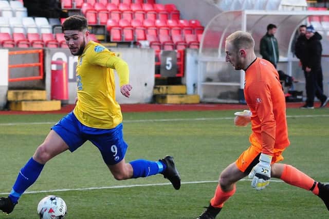 Top scorer Sean Brown has delighted Cumbernauld Colts by staying at the club.