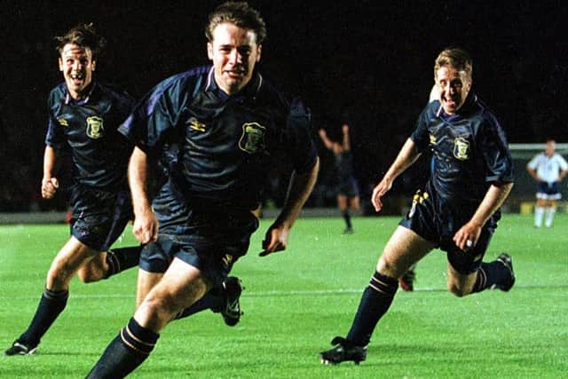 16/08/95 EUROPEAN CHAMPIONSHIP QUALIFIER
SCOTLAND V GREECE (1-0)
HAMPDEN - GLASGOW
Ally McCoist shows his delight after scoring for Scotland. Craig Burley (left) and John Robertson celebrate their team-mates's winning goal of the game.