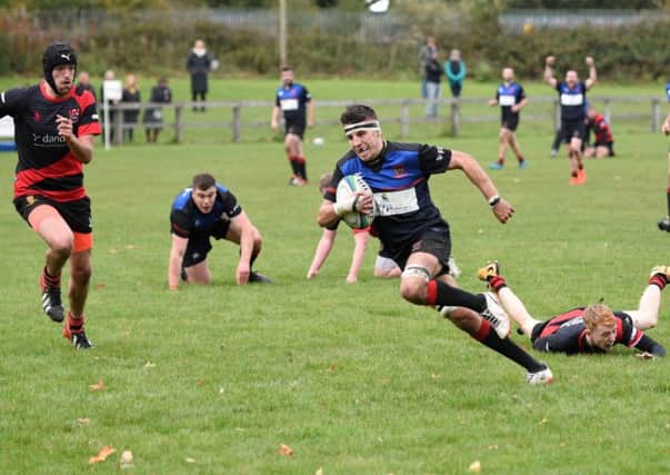 Cal Thomson on his way to one of his three tries for Linlithgow. (pic by Graham Black)