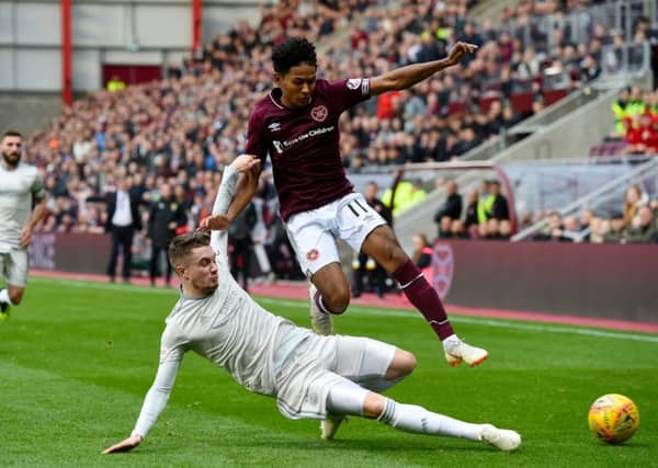 20/10/18 LADBROKES PREMIERSHIP
HEARTS V ABERDEEN
TYNECASTLE PARK - EDINBURGH
Aberdeen’s Scott Wright tackles Hearts’ Demetri Mitchell
