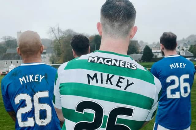 The players' shirt tribute.