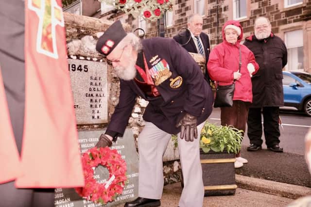 Ed Clarke, a former Submariner, laying a wreath at the Submariners memorial, Port Bannatyne.