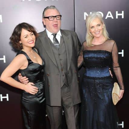 Jaime Winstone with her dad Ray Winstone and mum Elaine at a premier in New York in 2014. Picture: Jamie McCarthy/Getty Images)