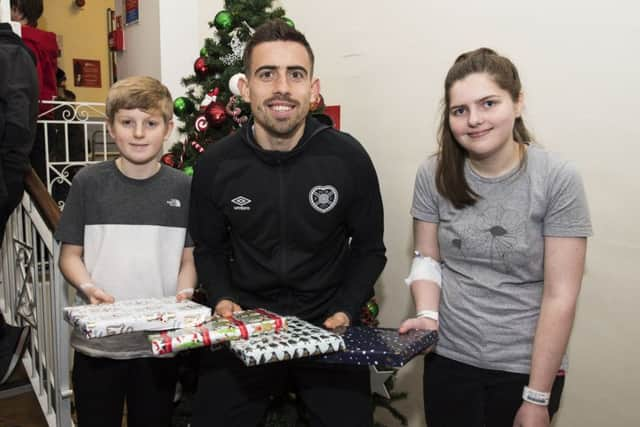 20/12/18
ROYAL HOSPITAL FOR SICK CHILDREN - EDINBURGH
Hearts Olly Lee with Dylan Smith (left) and Hannah Sinclair