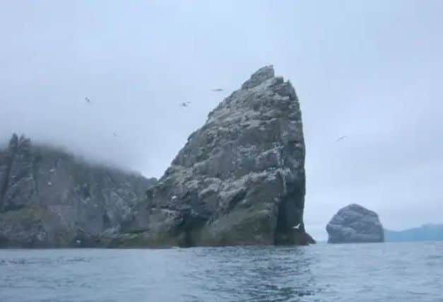 Situated near Gearrgeodha, Na h-Eileanan an Iar.
