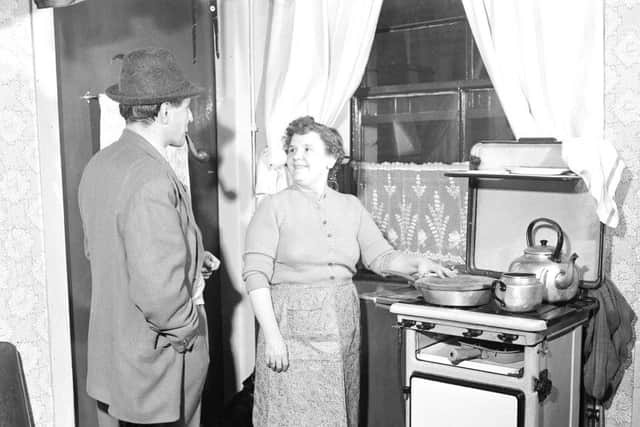 An Evening Dispatch reporter speaks with Mrs White in the kitchen of her Arthur Street house for an Edinburgh slums feature.