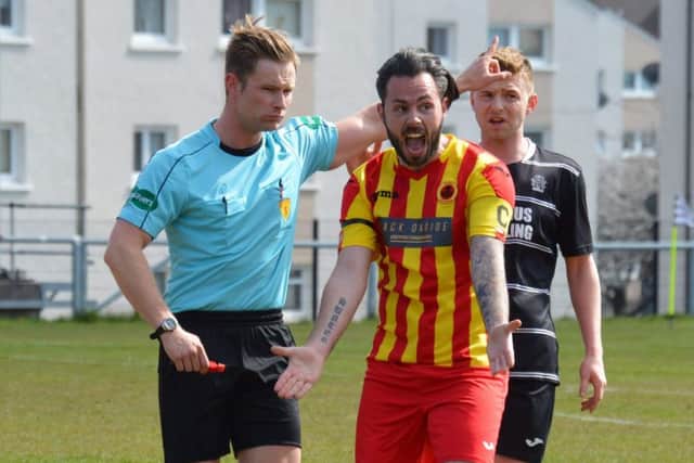 Rossvale skipper Jamie Hunter can't believe the decision not to award his side at goal at Rutherglen Glencairn v Rossvale (pic by HT Photography/@dibsy_)