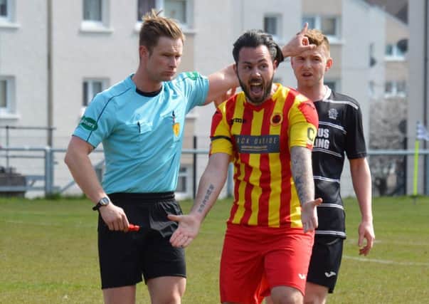 Rossvale skipper Jamie Hunter can't believe the decision not to award his side at goal at Rutherglen Glencairn v Rossvale (pic by HT Photography/@dibsy_)