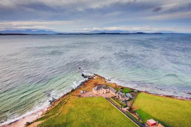 Nestled on a quiet lane just a few yards from a sandy beach, this peaceful cottage can house up to four guests and offers wonderful sea views from the front and rear across to Gigha, Islay and Jura. Book: https://bit.ly/2Dz46cZ