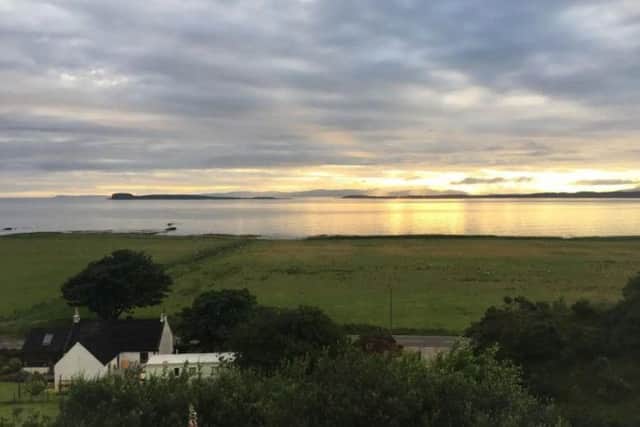 This pretty coastal view cottage accommodates up to four guests within two double bedrooms and sits within a scenic location close to the beach, with panoramic sea views to enjoy during your stay. Book: https://bit.ly/2GKhf51