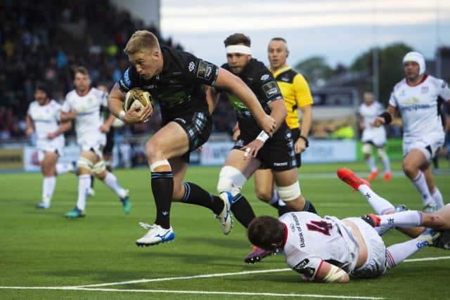 Kyle Steyn runs through to score 
Glasgow Warriors' fifth try. Picture: SNS