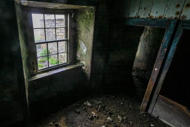 The depopulation of Stroma intensified after it was purchased by Yorkshire umbrella manufacturer John C Hoyland, who bought it in 1946 for 4,000.