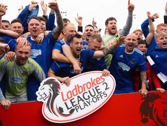 Cove celebrate winning promotion to the SPFL